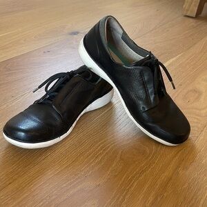 Clarks artisan unstructured black leather lace up shoes size 9.5